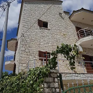 Eglent's Tourist House Pensión